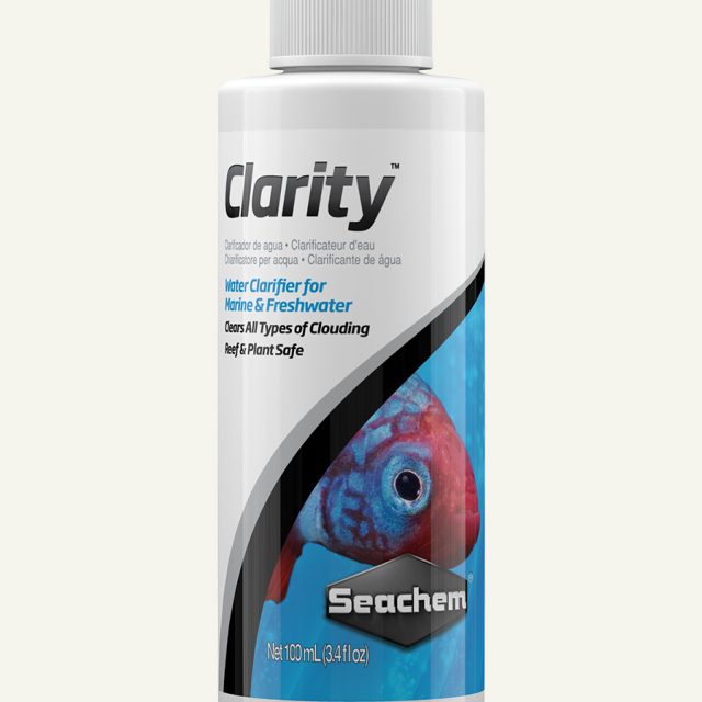 Clarity: Es un clarificador moderno diseñado para abordar múltiples tipos de turbidez en acuarios de agua dulce y salada. Con un agente polimérico floculante avanzado, proporciona una solución integral y segura para la limpieza del agua en diferentes entornos acuáticos. La turbidez en el agua de un acuario puede originarse por varias causas, como partículas del sustrato al llenar el acuario o reacciones bacterianas descontroladas.
